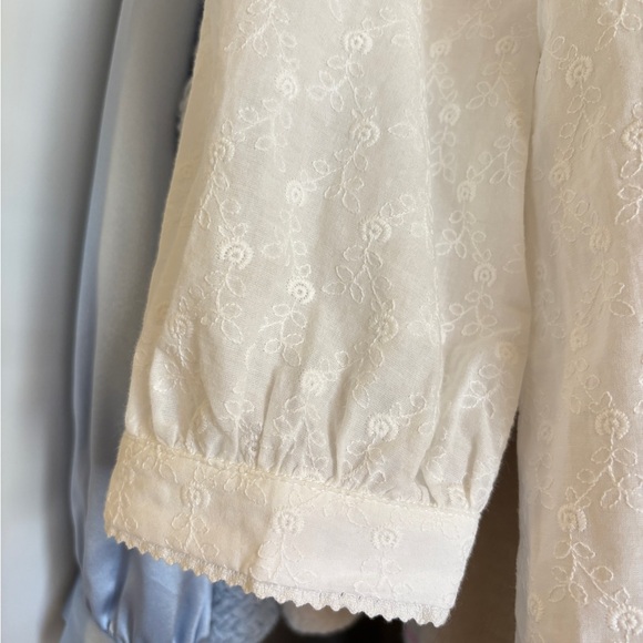 Elegant White Button Down Shirt for Women - Picture 5 of 7